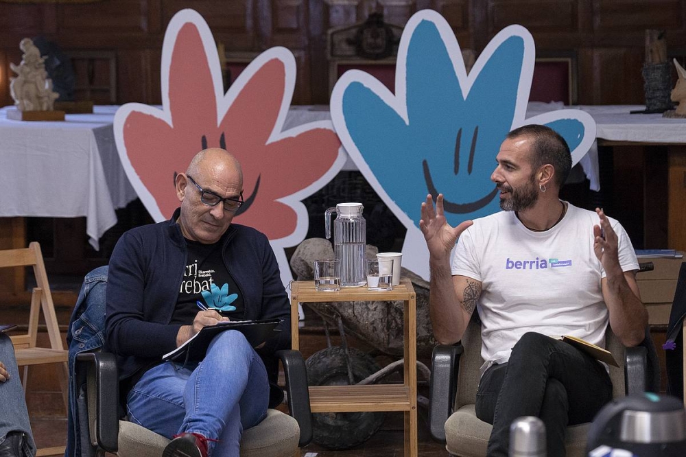 Josu Etxaburu eta Ibai Zabala, mahai inguruan. IÑIGO URIZ / FOKU Josu Etxaburu eta Ibai Zabala, mahai inguruan. IÑIGO URIZ / FOKU