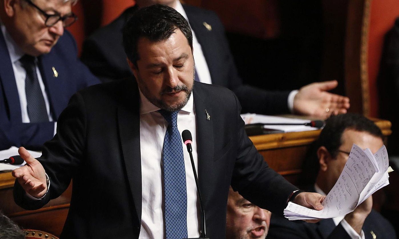 Matteo Salvini atzo, Italiako Senatuan, azalpenak ematen immunitatea kendu edo ez bozkatu aurretik. RICCARDO ANTIMIANI / EFE.