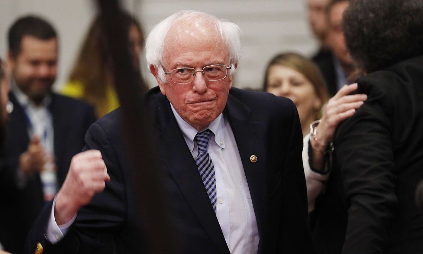 Bernie Sanders senataria garaipena ospatzen, atzo. JUSTIN LANE / EFE.