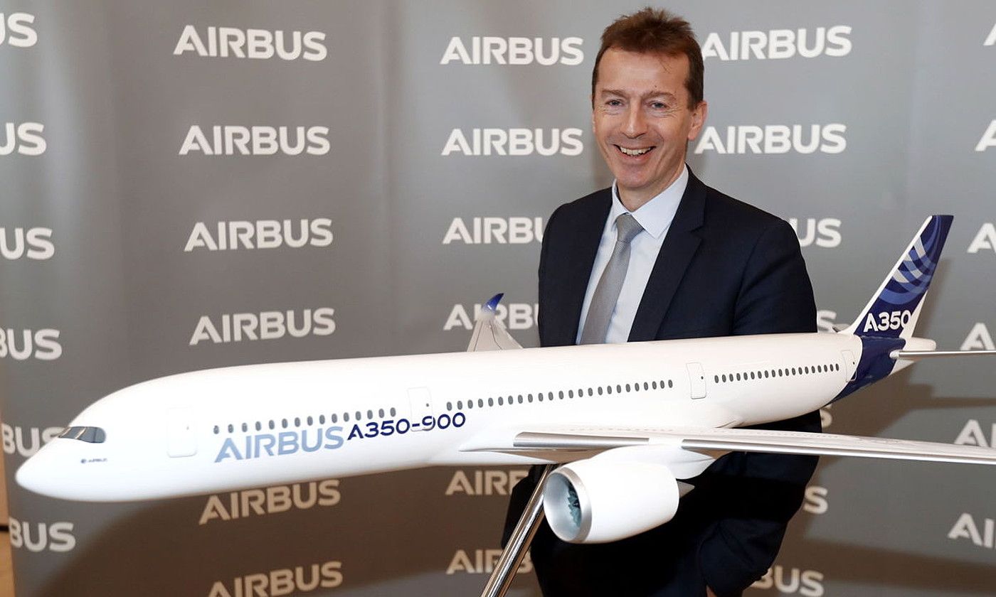 Airbuseko presidente Guillaume Faury, atzoko agerraldian. G. HOCAJUELO. / EFE.