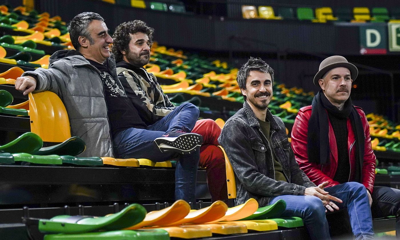 Gatibu taldeko lau kideak, atzo, Bilboko Bizkaia Aretoan martxoaren 28an emango duten kontzertua azaltzeko emandako prentsaurrekoan. MARISOL RAMIREZ / FOKU. Gatibu taldeko lau kideak, atzo, Bilboko Bizkaia Aretoan martxoaren 28an emango duten kontzertua azaltzeko emandako prentsaurrekoan. MARISOL RAMIREZ / FOKU.
