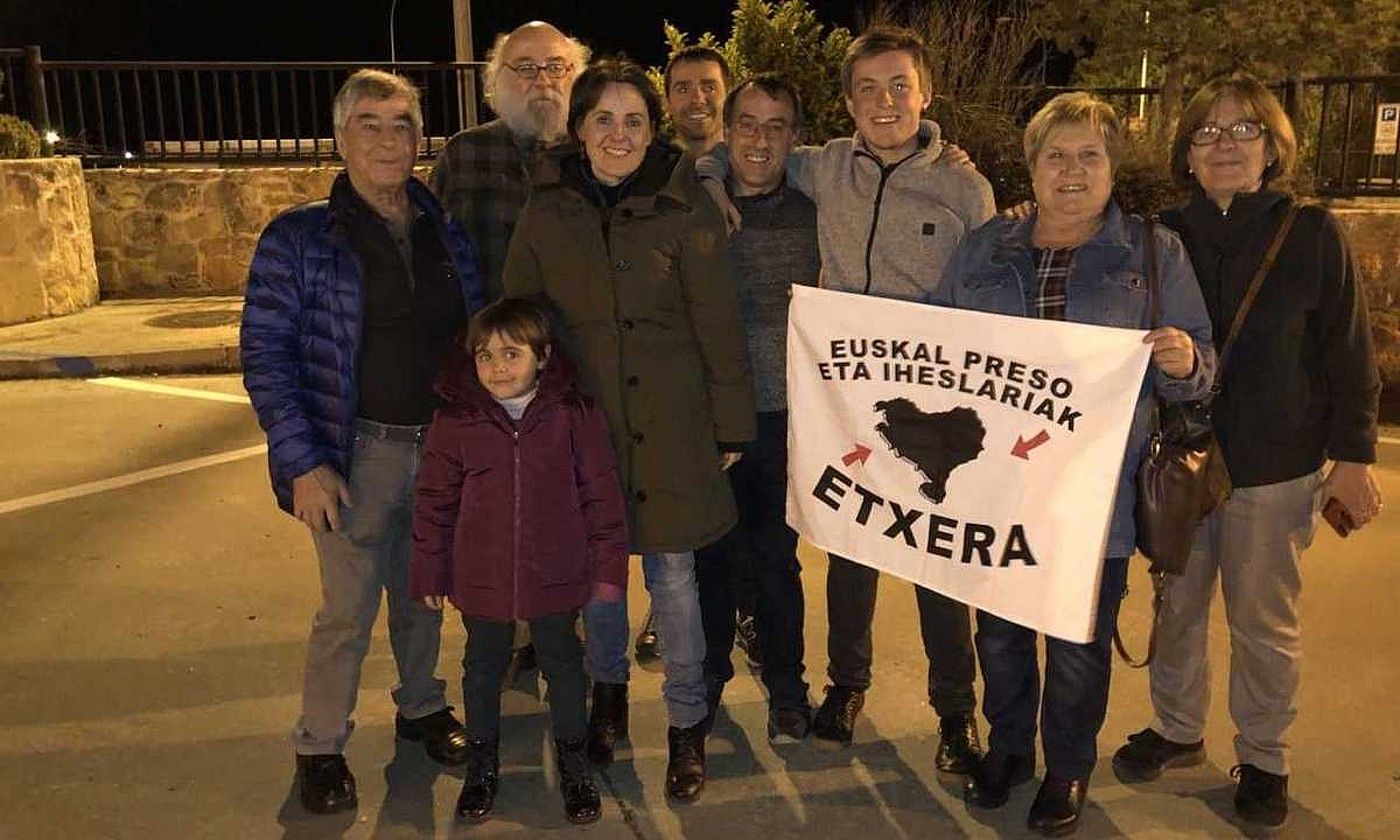 David Pla, atzo iluntzean, Soto del Realgo espetxetik (Madril) atera ondoren. BERRIA.