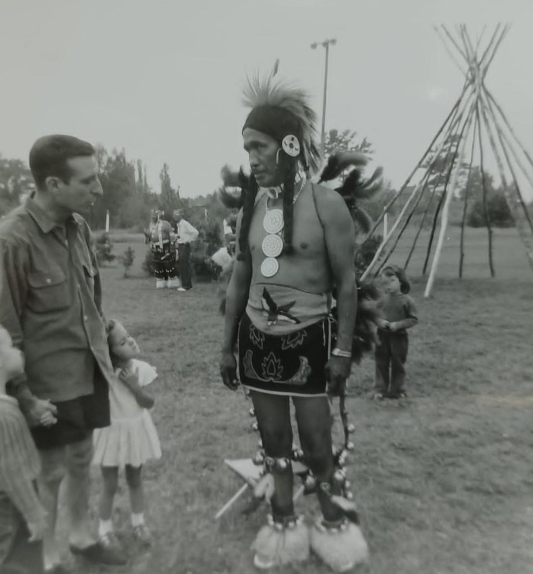 Indigenen erreserba batean, seme-alabekin. MARTIN UGALDEREN FAMILIA Indigenen erreserba batean, seme-alabekin. MARTIN UGALDEREN FAMILIA
