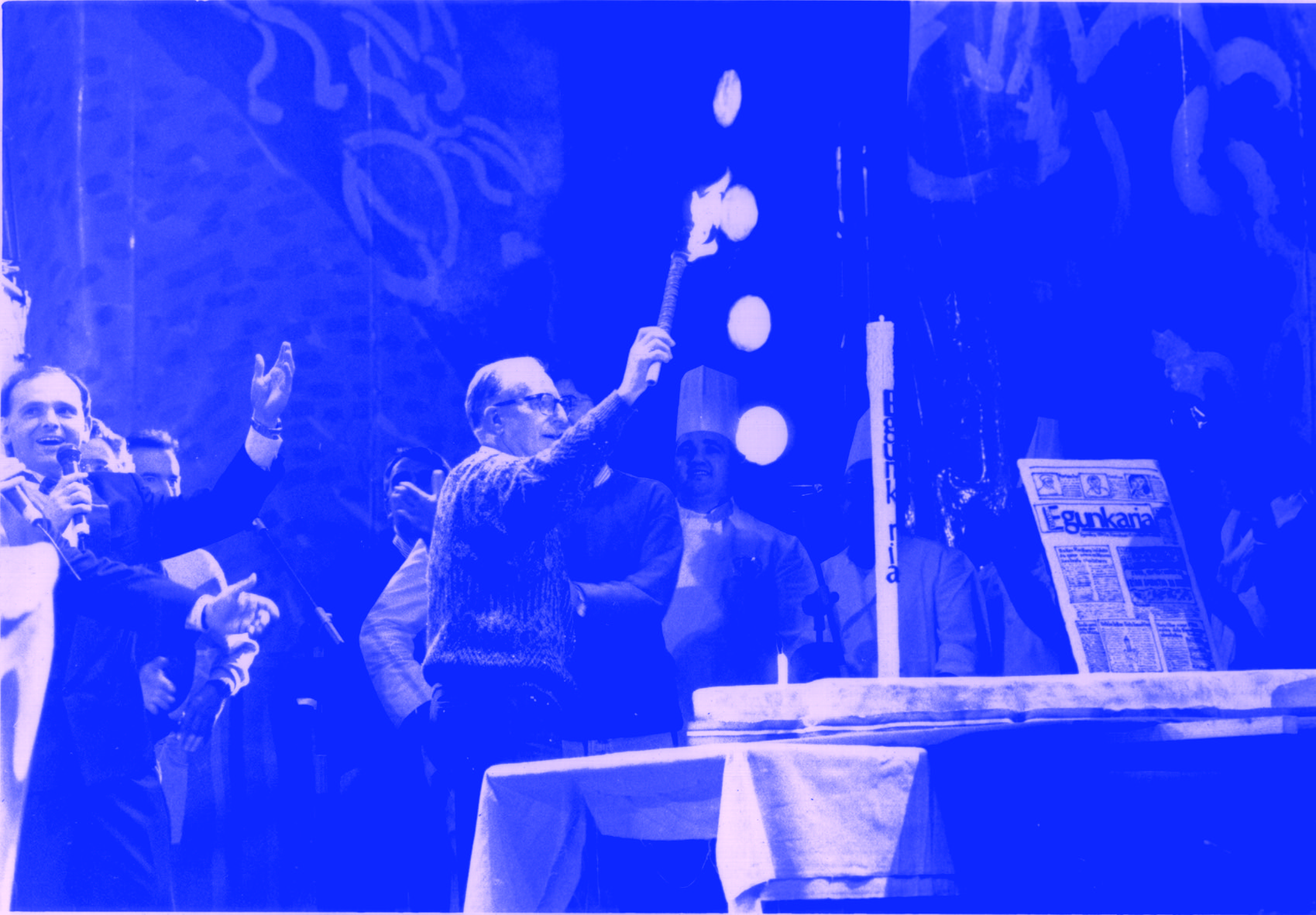 Martin Ugalde, 'Euskaldunon Egunkaria'-ren lehen urteurreneko jaialdian, Donostiako belodromoan. BERRIA