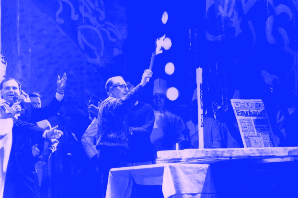 Martin Ugalde, Euskaldunon Egunkaria-ren lehen urteurreneko jaialdian, Donostiako Belodromoan. BERRIA Martin Ugalde, Euskaldunon Egunkaria-ren lehen urteurreneko jaialdian, Donostiako Belodromoan. BERRIA