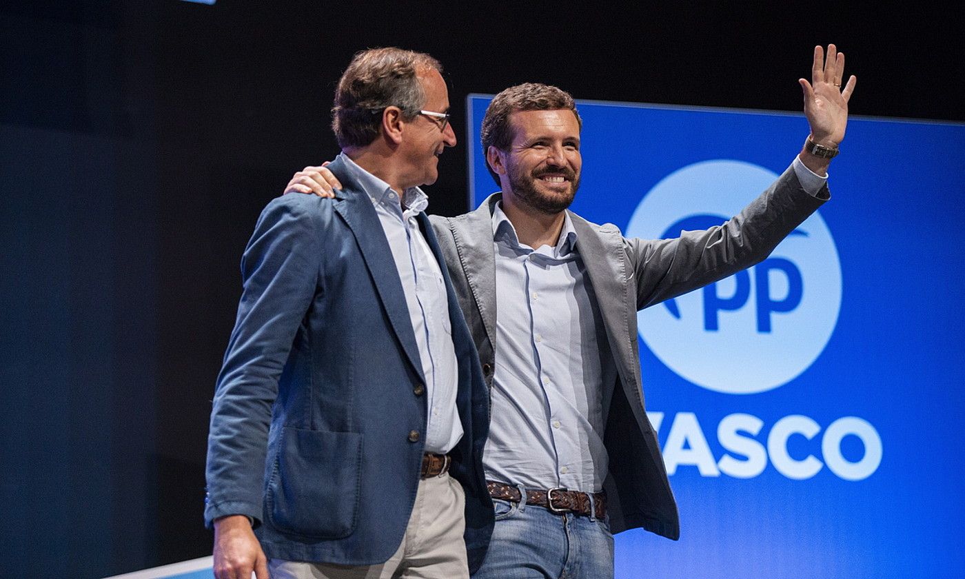 Alfonso Alonso eta Pablo Casado, iazko irailean, Gasteizen. ENDIKA PORTILLO / FOKU.