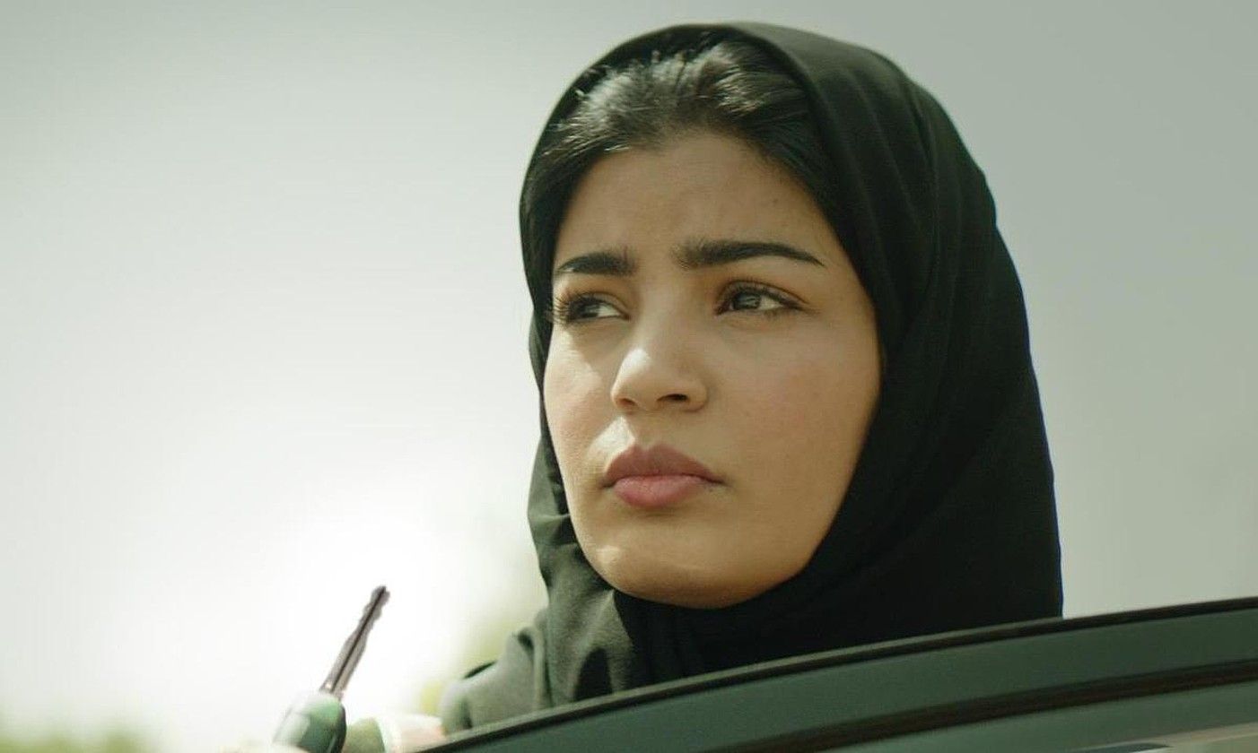 Saudi Arabiako gizarteari aurre egin nahi dio protagonistak. BERRIA.