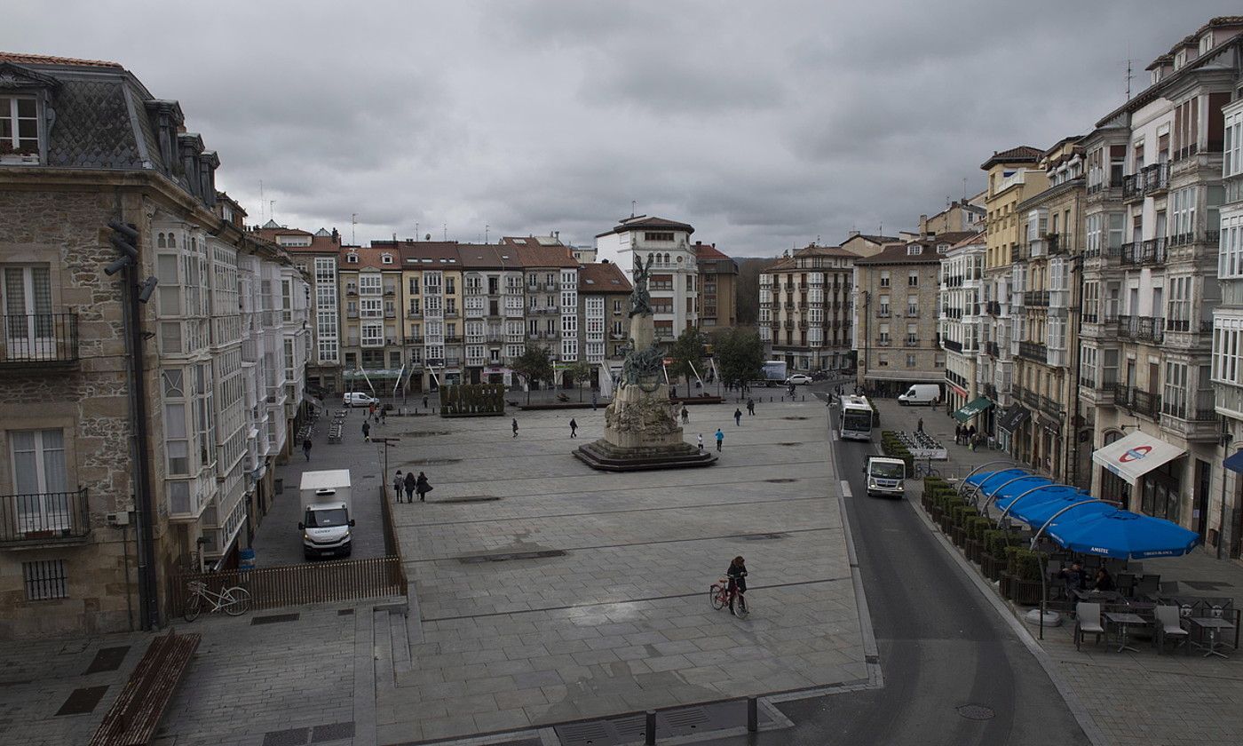 Donostia. Supermerkatuetan pilatu da jendea batez ere. JAVIER ETXEZARRETA / EFE.