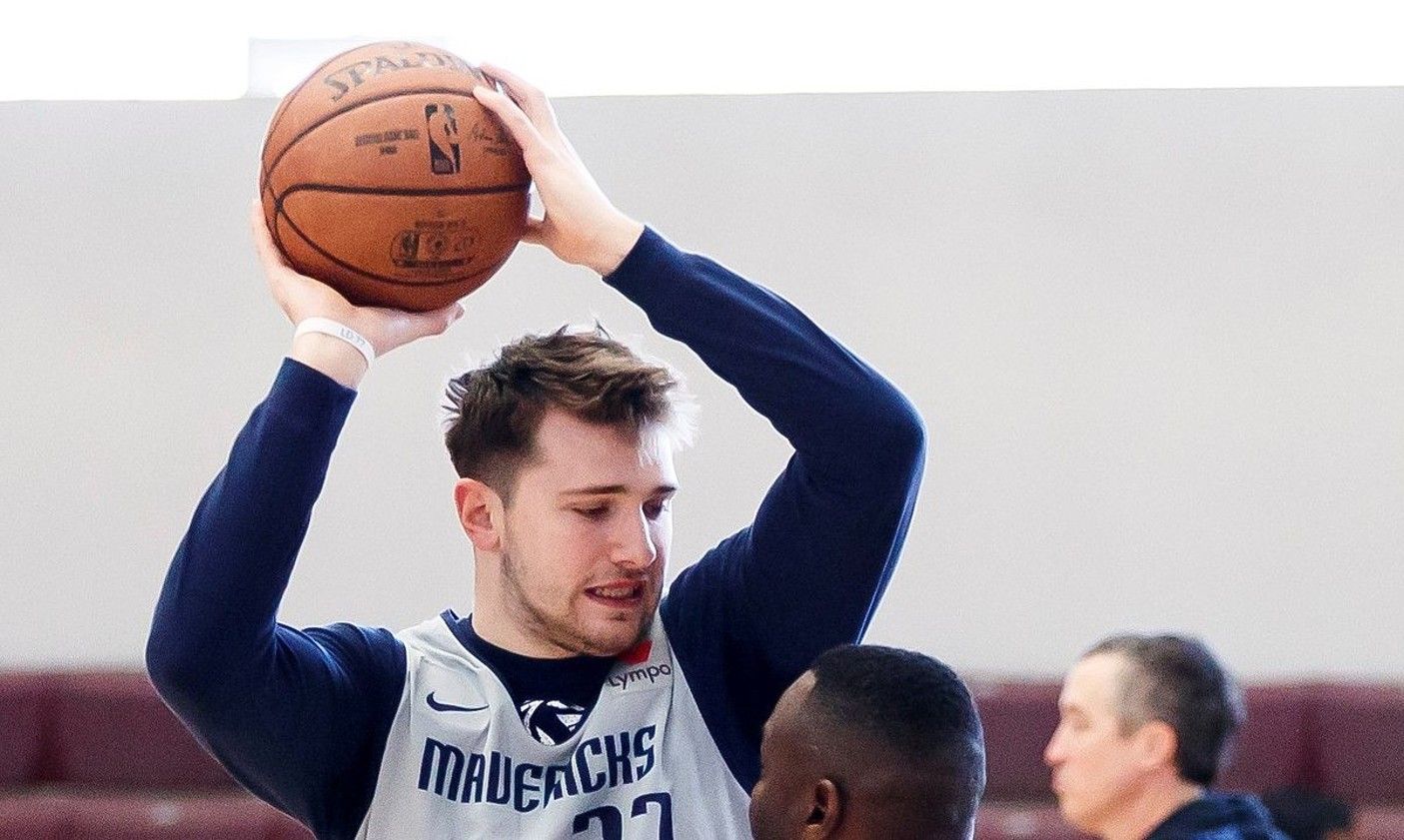 Luka Doncic, Dallasen entrenamendu batean. JOSE MENDEZ / EFE.