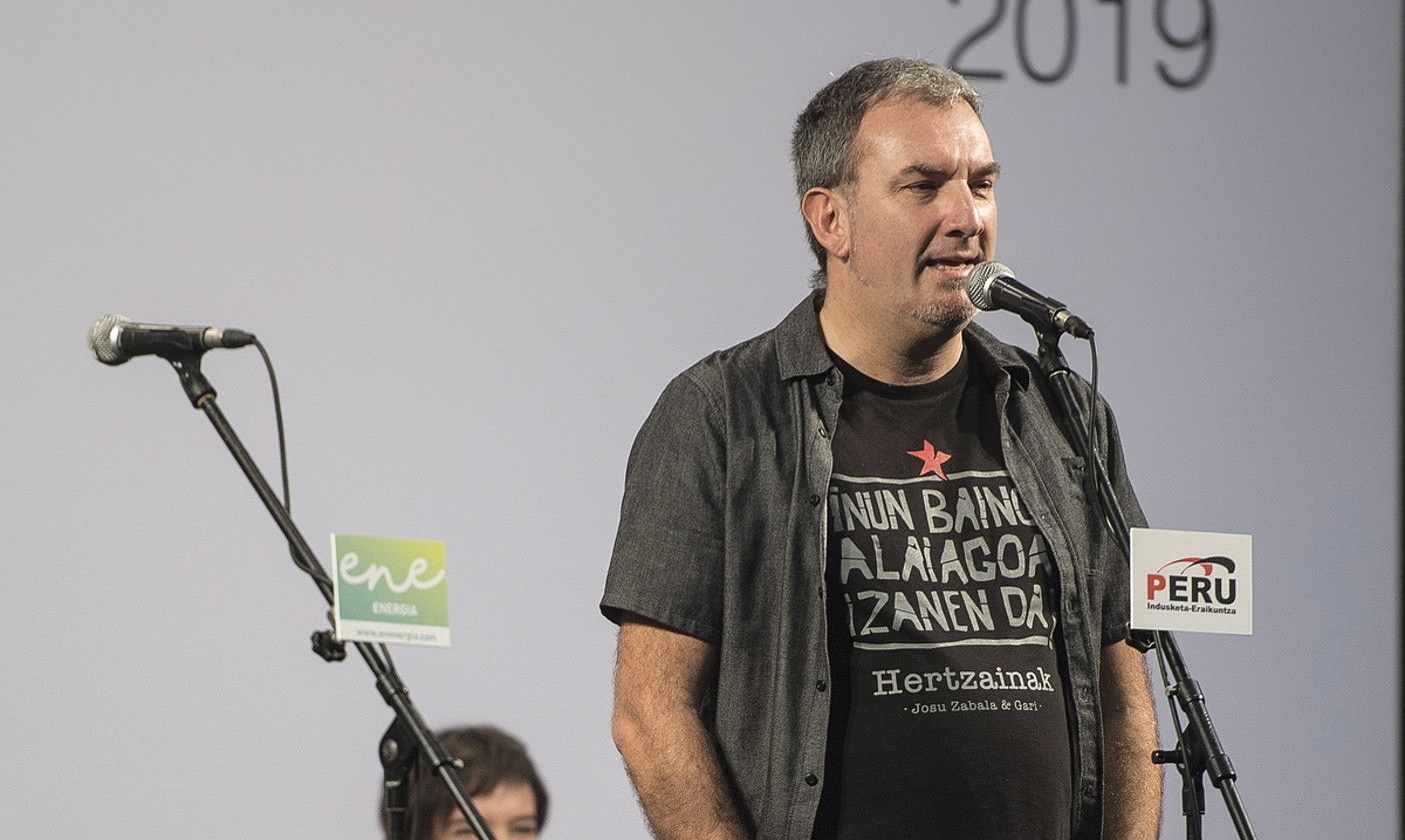 Jon Maia bertsolaria, iaz, bertso saio batean. GORKA RUBIO / FOKU. Jon Maia bertsolaria, iaz, bertso saio batean. GORKA RUBIO / FOKU.