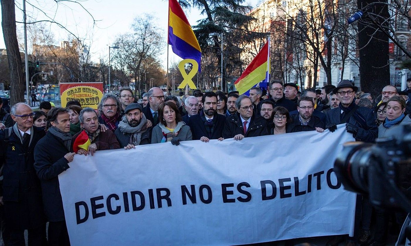 Lider subiranisten epaiketaren kontrako manifestazio bat. RODRIGO JIMÉNEZ / EFE.