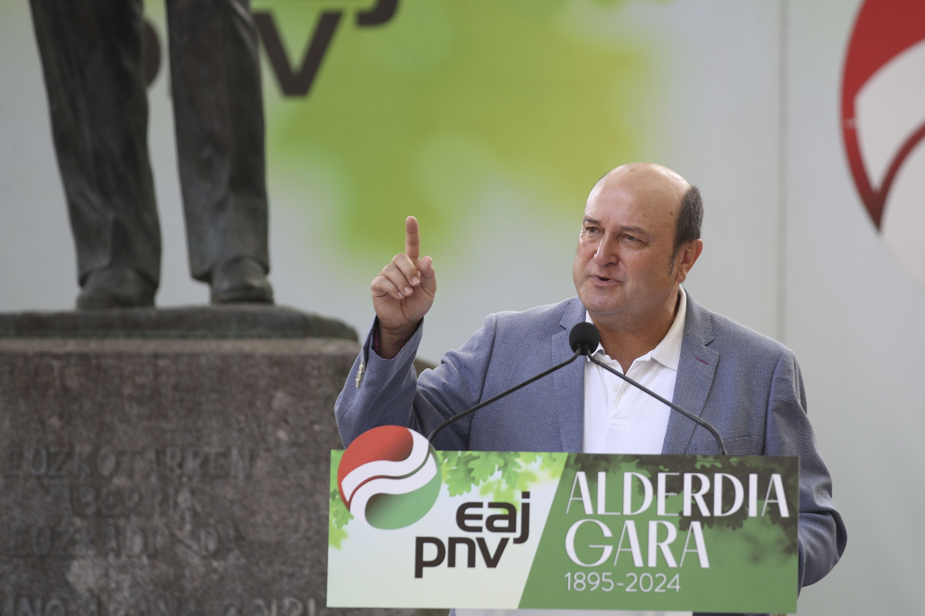 Andoni Ortuzar, aurten, alderdiaren urteurren ekitaldian. LUIS TEJIDO / EFE