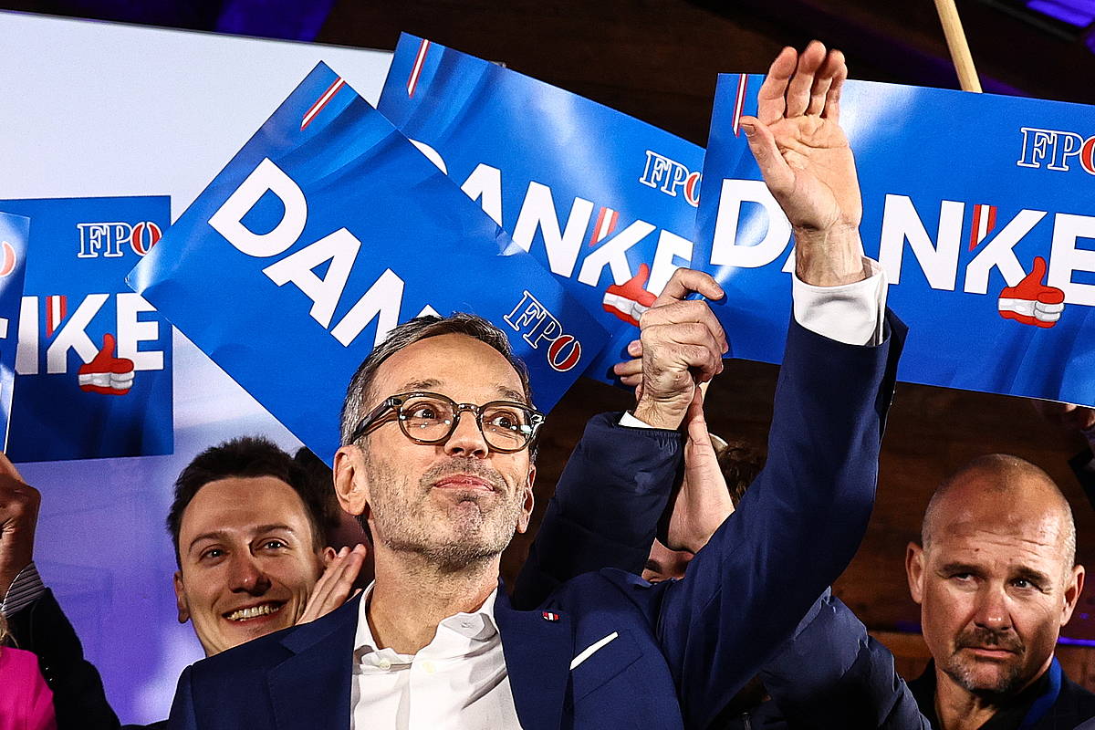 Herbert Kickl, FPOko burua, emaitzak ospatzen bart, Vienan. FILIP SINGER / EFE