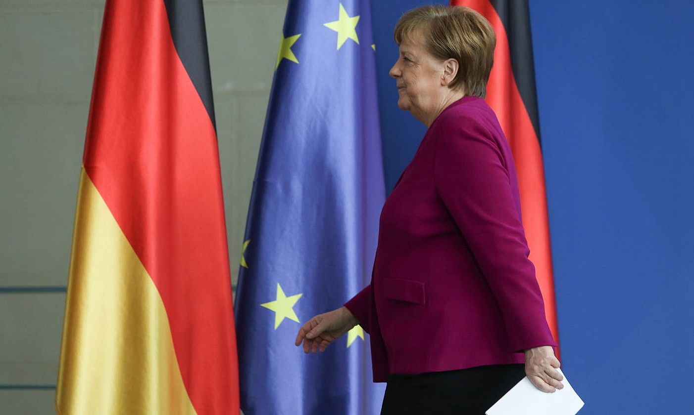 Angela Merkel kantzilerrak koronabirusari buruz hitz egiteko agerraldia egin zuen atzo. ADAM BERRY / FOKU.