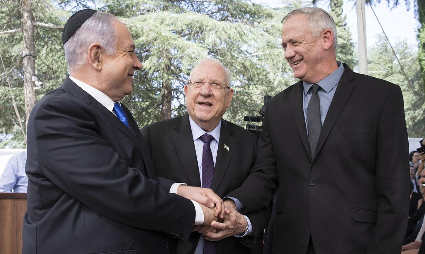 Benjamin Netanyahu, Reuven Rivlin eta Benny Gantz, artxiboko irudi batean. ABIR SULTAN / EFE.
