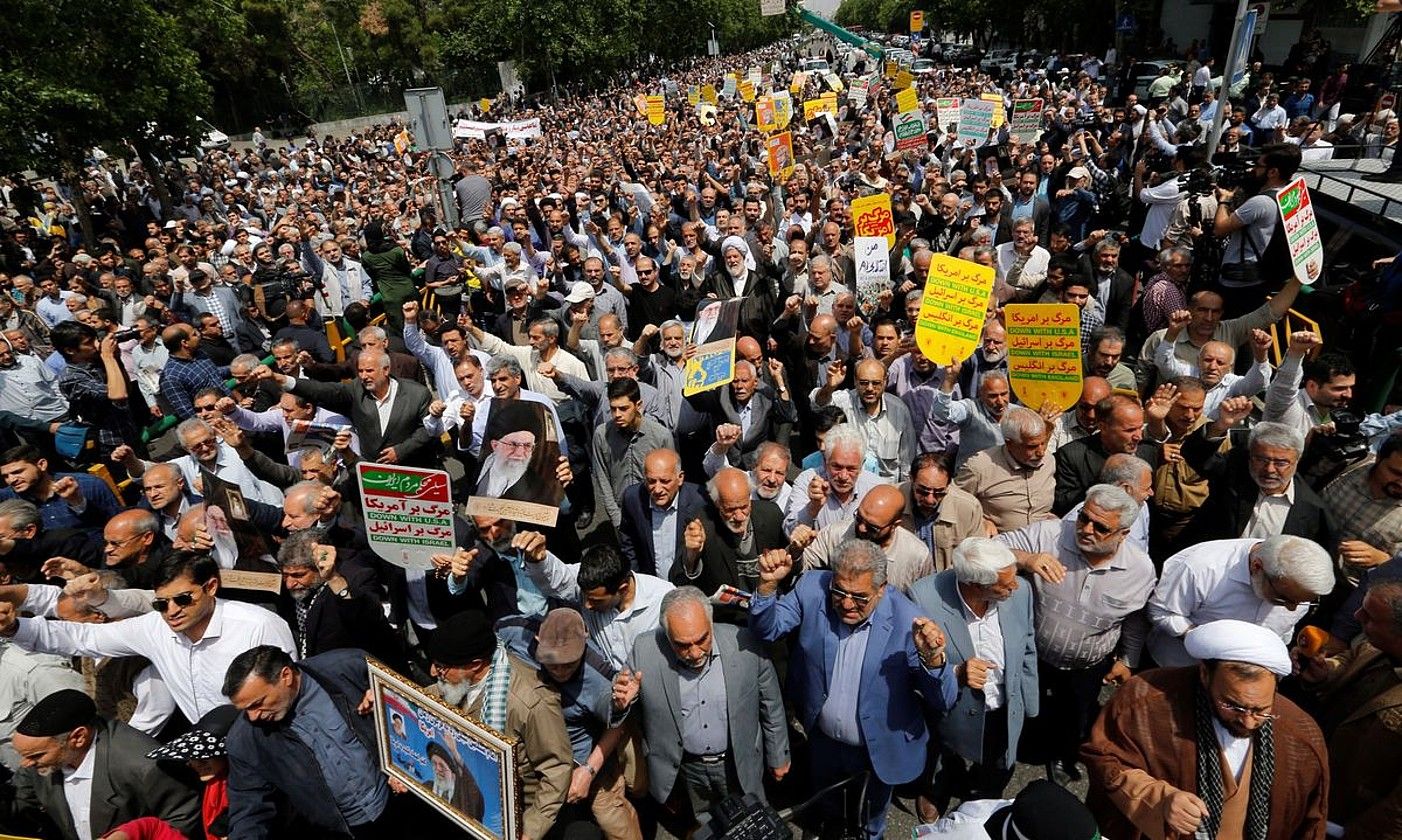 AEBen aurkako protesta bat Teheranen, herrialdeari jarritako zigor ekonomikoak salatzeko. STR / EFE.