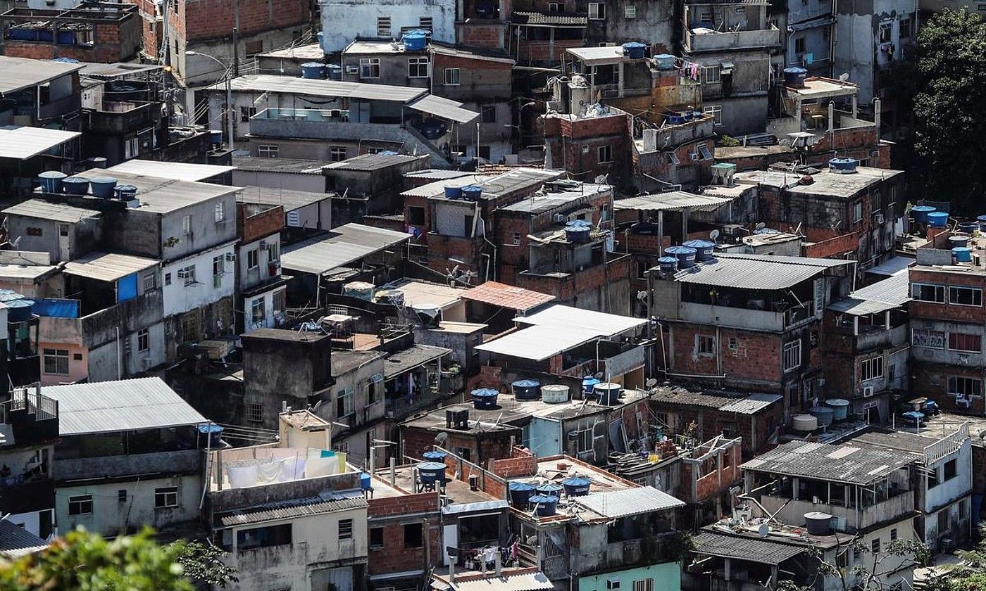 Rio de Janeiroko favela bat. ANTONIO LACERDA / EFE. Rio de Janeiroko favela bat. ANTONIO LACERDA / EFE.