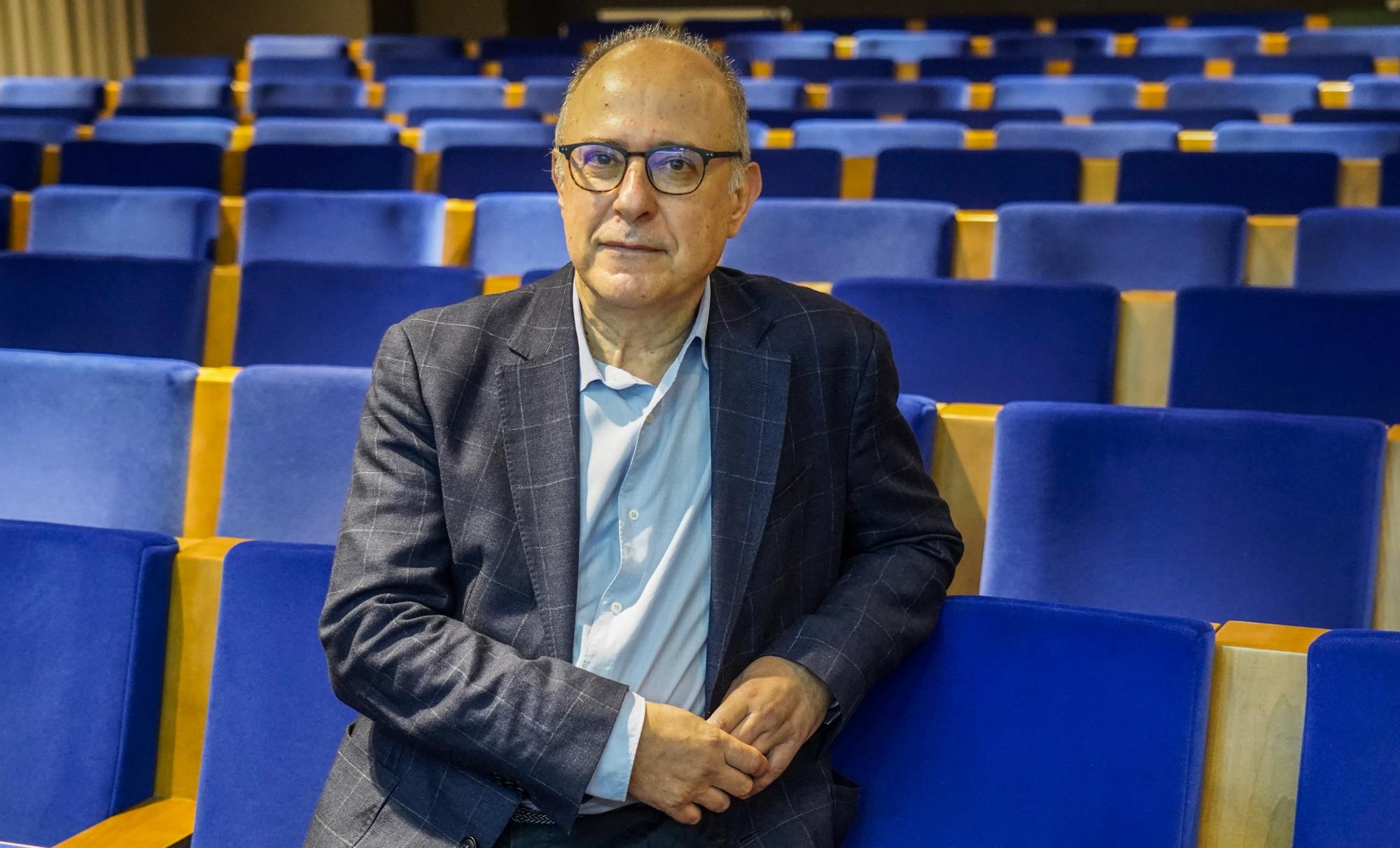 Iñaki Martin medikua asteazkenean, Bizkaiko Medikuen Elkargoko Bilboko egoitzan. MARISOL RAMIREZ / FOKU