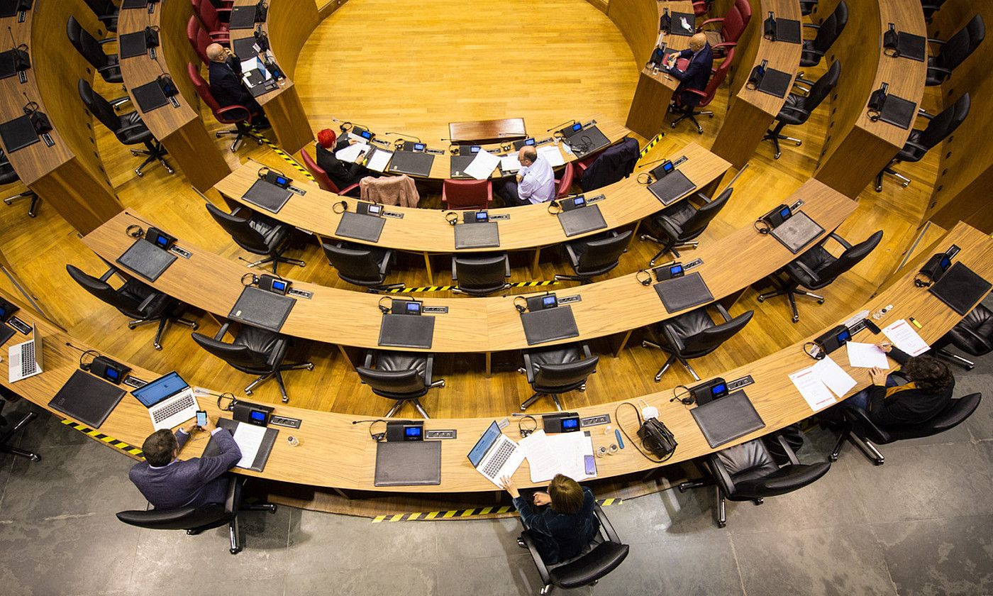 Nafarroako Parlamentuko ganbera nagusia, atzo, kontrol saioan. NAFARROAKO PARLAMENTUA.