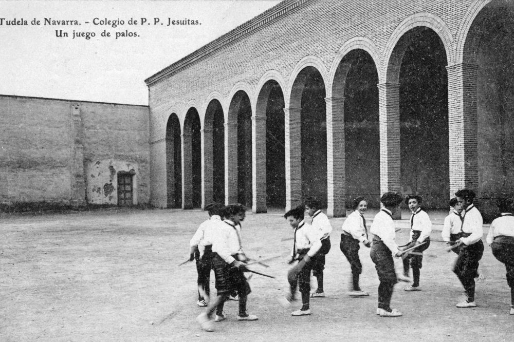 (ID_17280424383825) Dantzari txikiak Tuterako jesuiten ikastetxean (ID_17280424383825) Dantzari txikiak Tuterako jesuiten ikastetxean