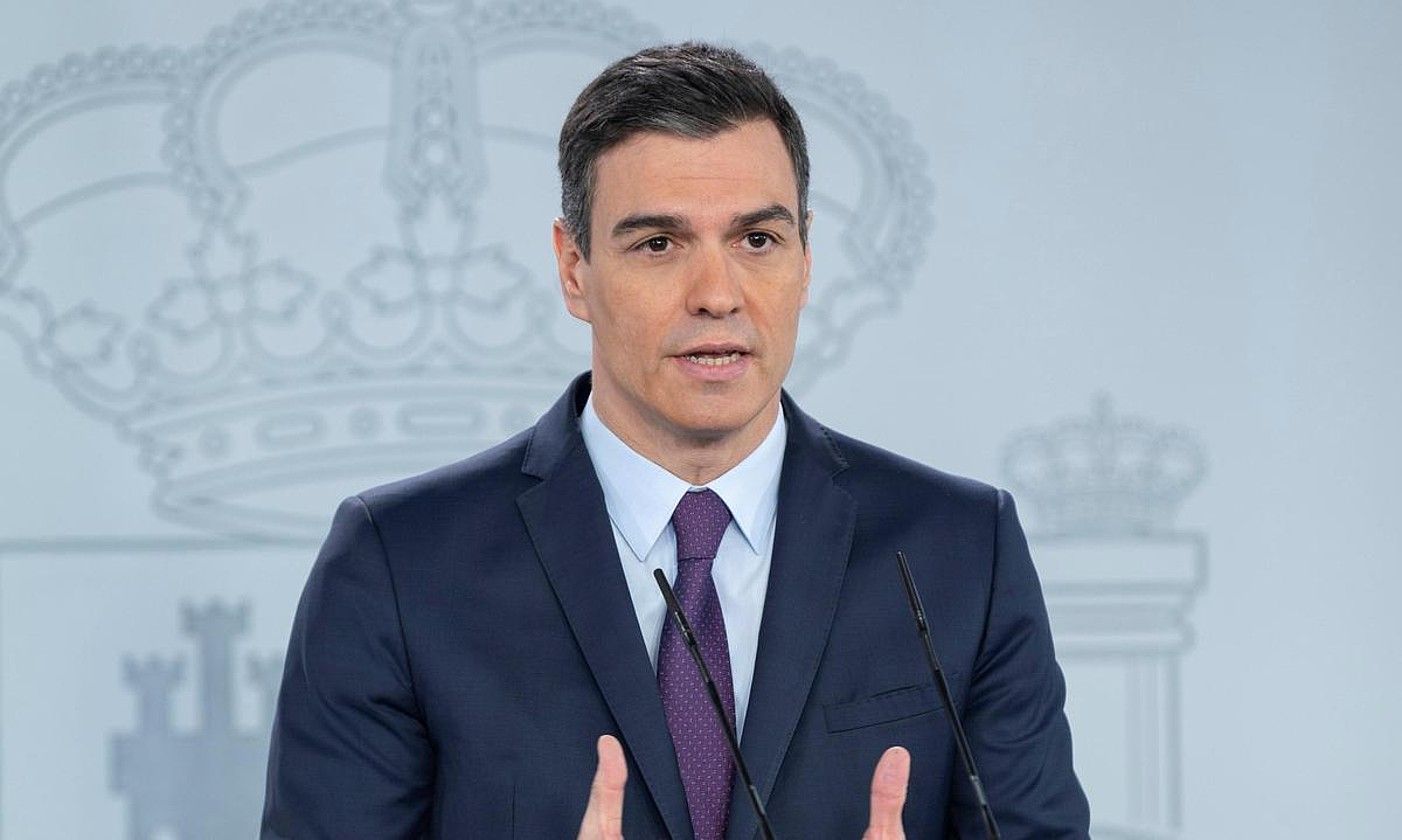 Pedro Sanchez Espainiako Gobernuko presidentea, atzo, Madrilen, agerraldia egiten. BORJA PUIG DE LA BELLACASA / EFE.