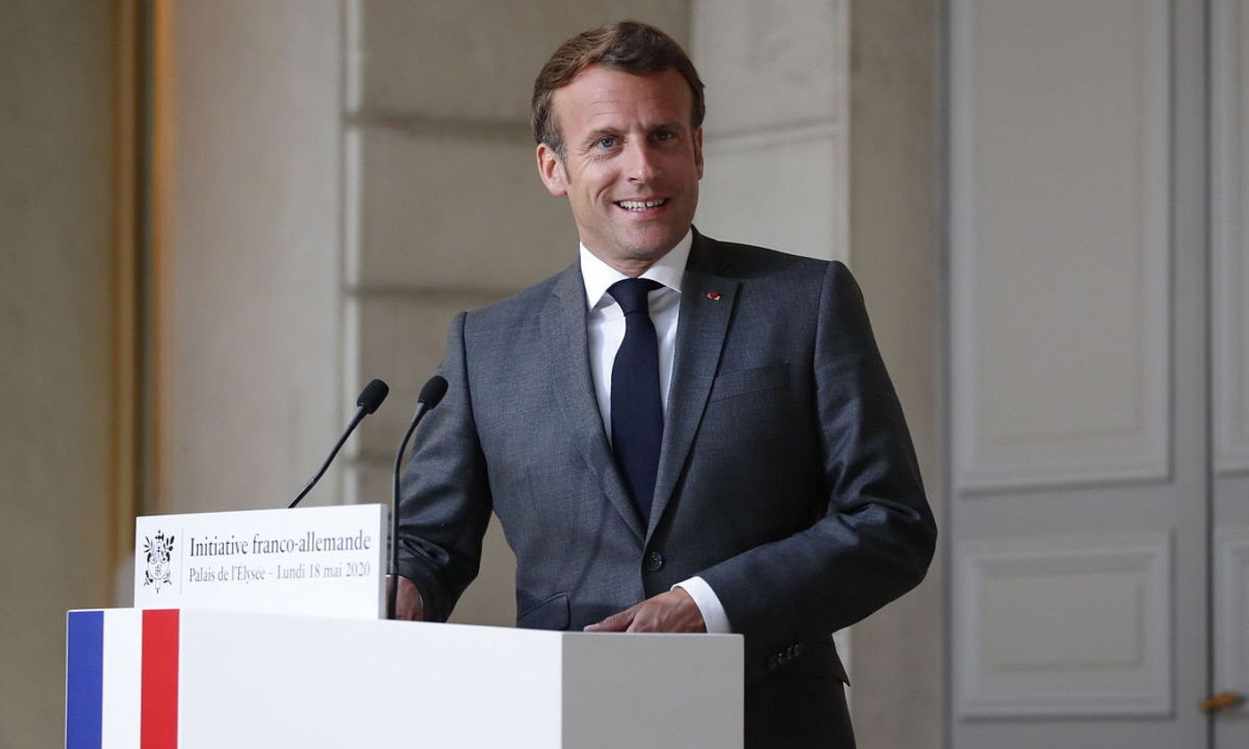 Emmanuel Macron Frantziako presidentea, Eliseoan, herenegun emandako prentsaurreko batean. FRANCOIS MORI / EFE.