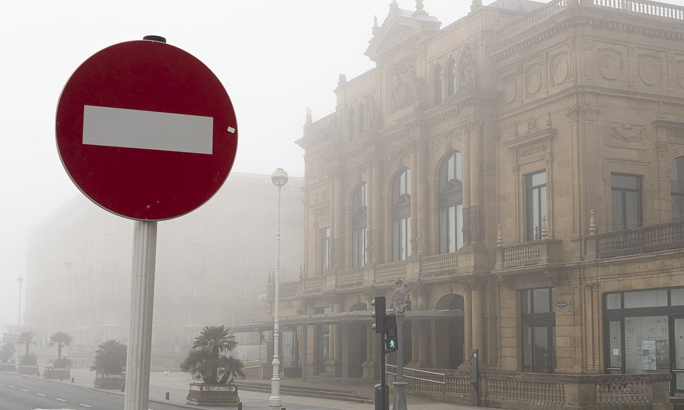 Donostiako Viktoria Eugenia antzokia, itxita. JON URBE / FOKU.