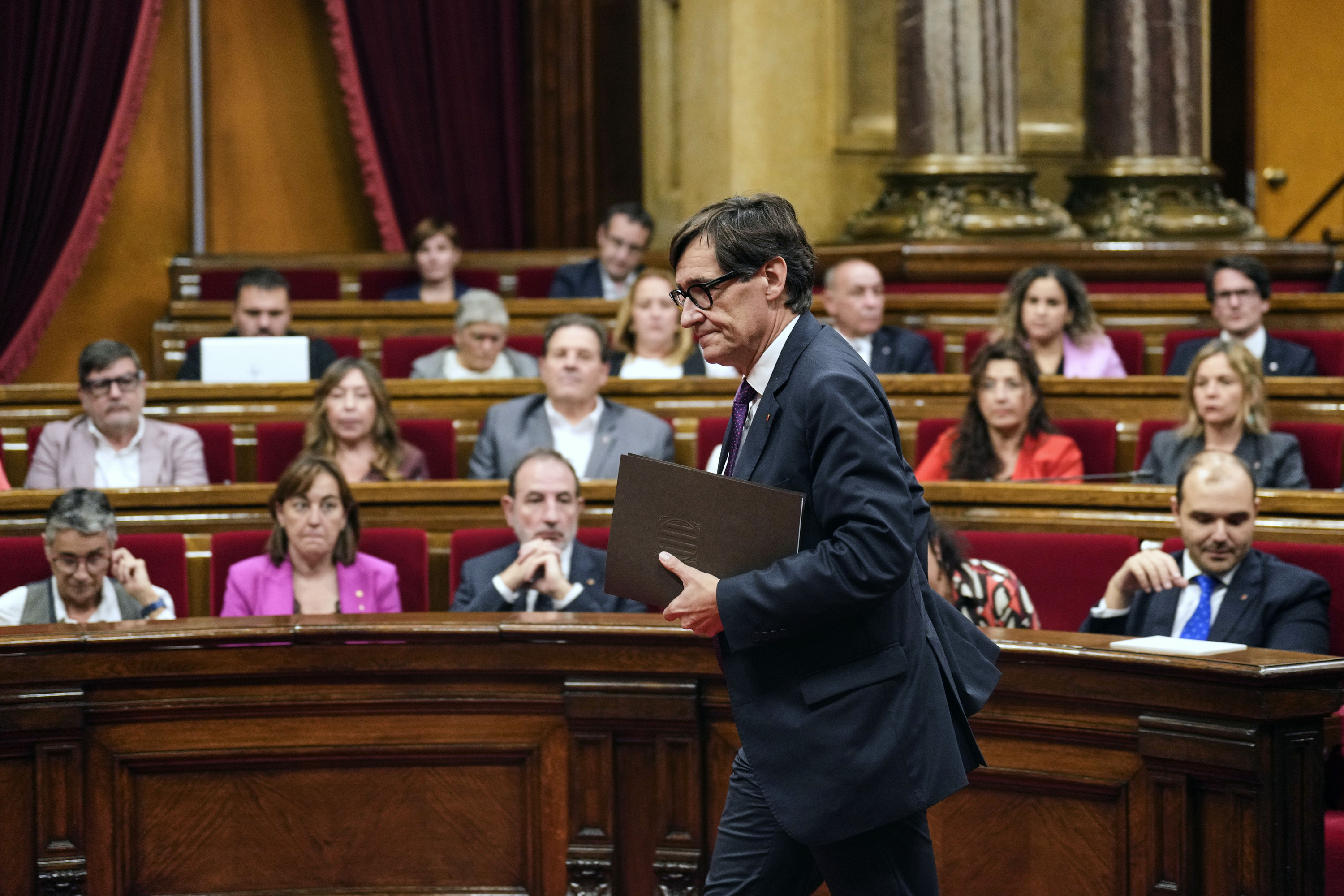 Salvador Illa Kataluniako presidentea, gaur, Kataluniako Parlamentuan, Bartzelonan. ALEJANDRO GARCIA / EFE