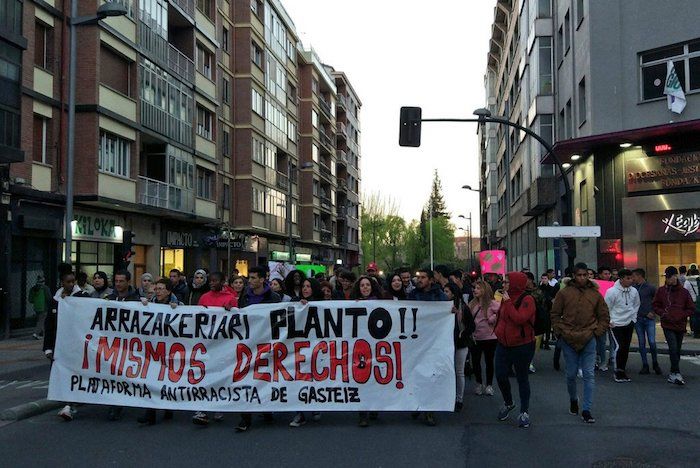 Arrazakeriaren kontrako manifestazioa, gaur, Gasteizen. GASTEIZKO ARRAZAKERIAREN KONTRAKO PLATAFORMA
