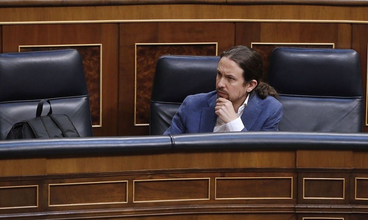 Pablo Iglesias Espainiako presidenteordea Kongresuan, atzo, dekretua aurkeztu ondoren. BALLESTEROS / EFE.