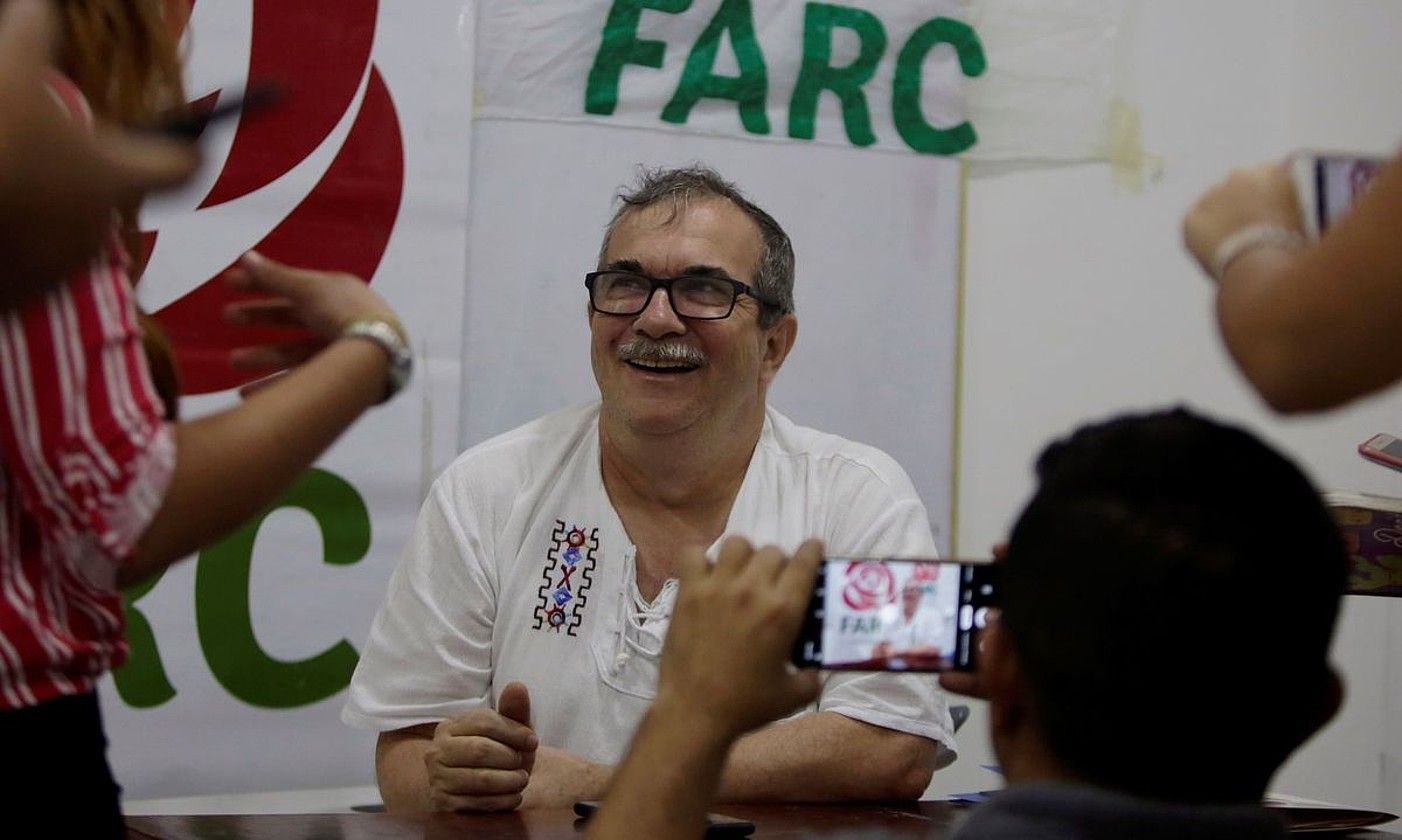 Rodrigo Londoño, FARC alderdiko presidentea, artxiboko argazki batean. RICARDO MALDONADO ROZO / EFE.