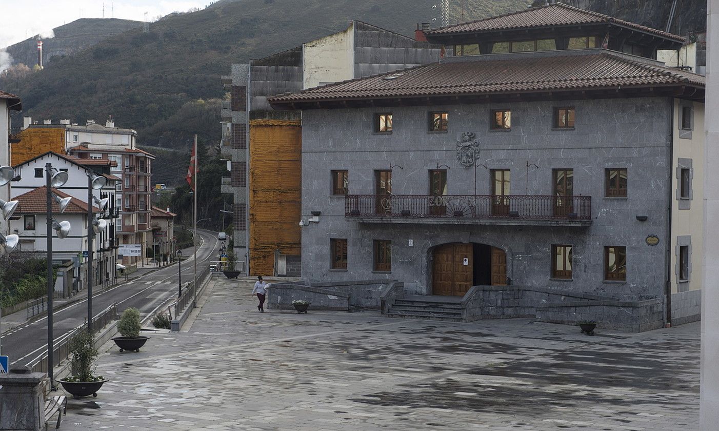 Alonsotegiko (Bizkaia) udaletxeari egindako argazkia. MONIKA DEL VALLE / FOKU.