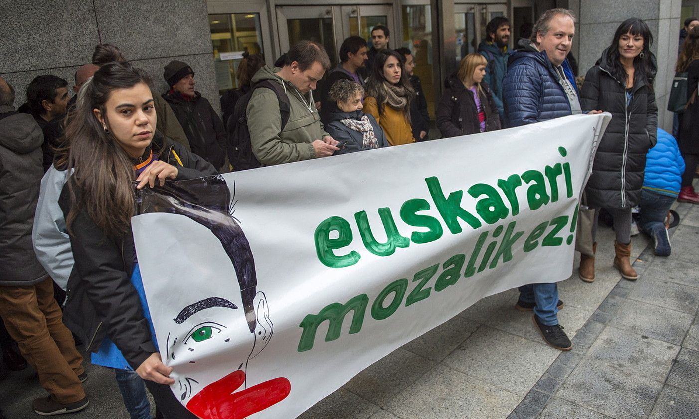 Hizkuntz eskubideen aldeko protesta bat, Bilbon, iaz. MARISOL RAMIREZ / FOKU. Hizkuntz eskubideen aldeko protesta bat, Bilbon, iaz. MARISOL RAMIREZ / FOKU.