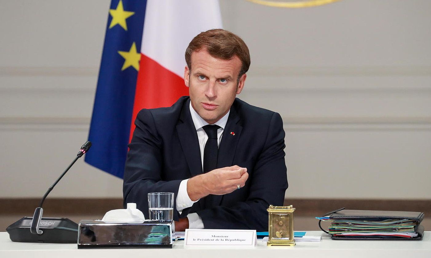 Emmanuel Macron Frantziako presidentea Eliseoan, asteon izan duen bilera batean. LUDOVIC MARIN / EFE.