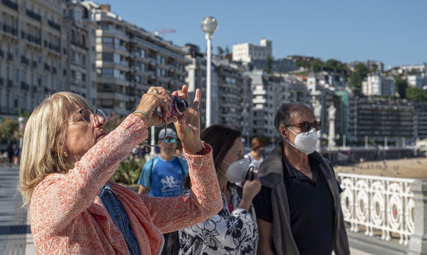 Zenbait turistak «beharrezko neurriak» hartu dituztela esan dute. J. U. / FOKU.