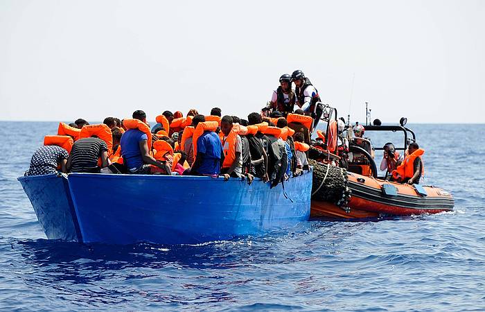 Joan den abuztuan Mediterraneoan erreskatatutako migratzaile talde bat. GUGLIELMO MANGIAPANE, SOS MEDITERRANEE
