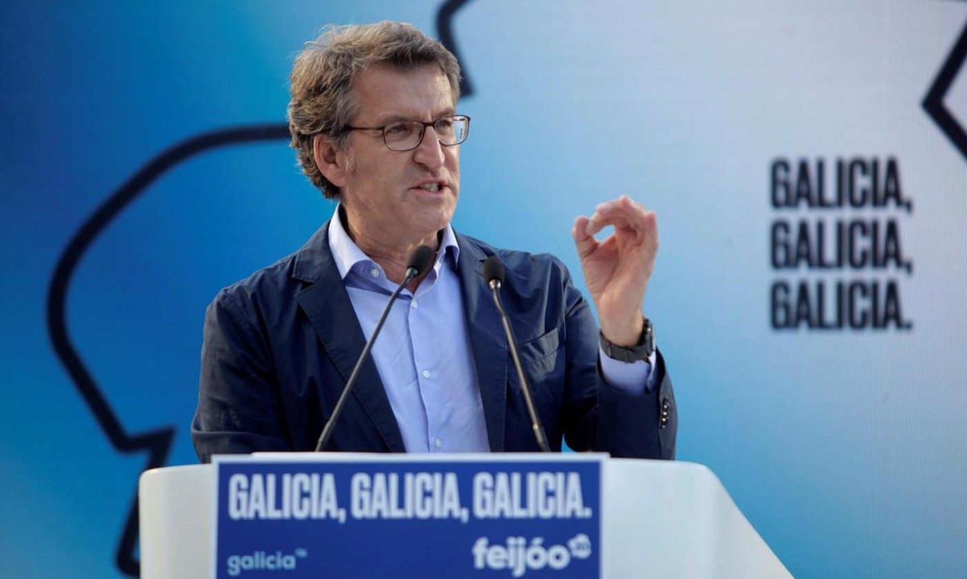 Alberto Nuñez Feijoo Galiziako Alderdi Popularraren (PPG) presidentegaia, kanpainako ekitaldi batean, Lugon. CABALAR / EFE.