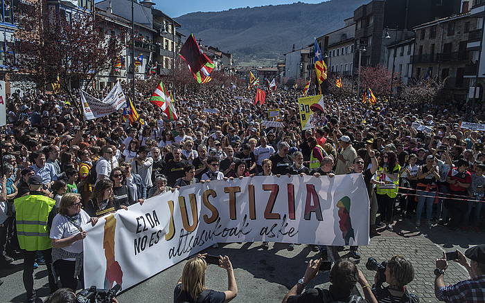 Espetxean diren Altsasuko gazteen aldeko manifestazioa, joan den igandea, Altsasun. JON URBE, FOKU