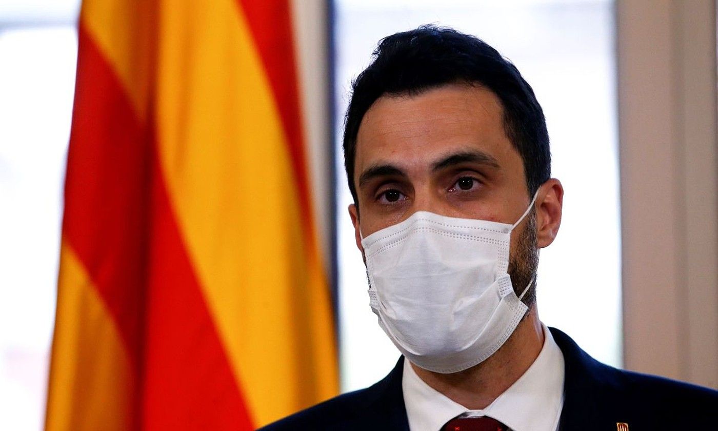 Roger Torrent Kataluniako Parlamentuko presidentea, herenegun eginiko agerraldian. QUIQUE GARCIA / EFE. Roger Torrent Kataluniako Parlamentuko presidentea, herenegun eginiko agerraldian. QUIQUE GARCIA / EFE.