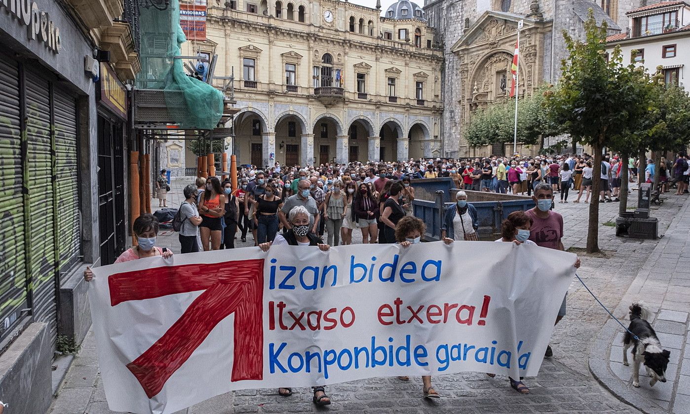 Sare herritar plataformaren manifestazioa, atzo, Hernanin, Itxaso Zalduaren atxiloketa salatzeko. JON URBE / FOKU.