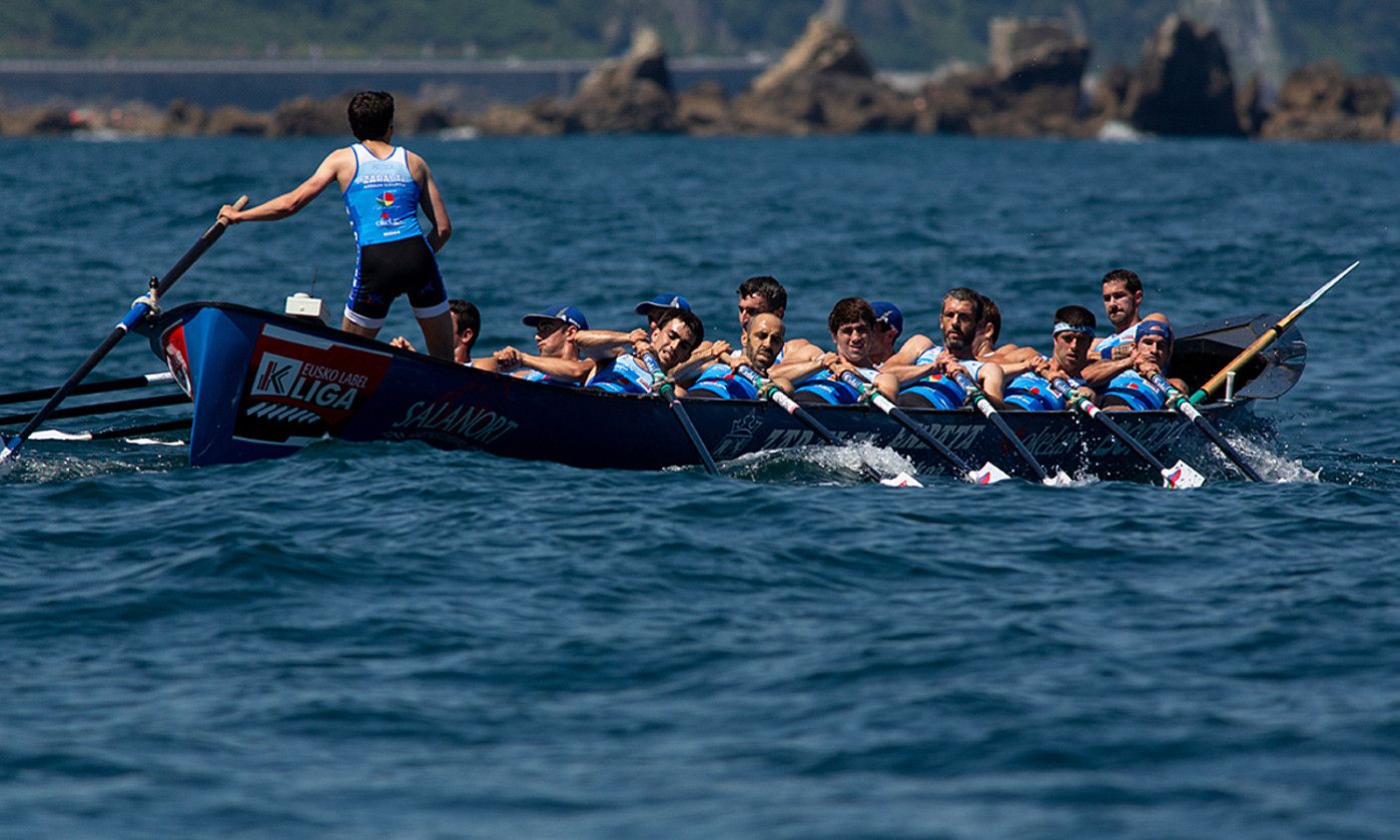 Zarautz, kanpoko ziabogaren bila, Eusko Label ligako seigarren jardunaldian, igandean, Orion. AITOR ARRIZABALAGA.
