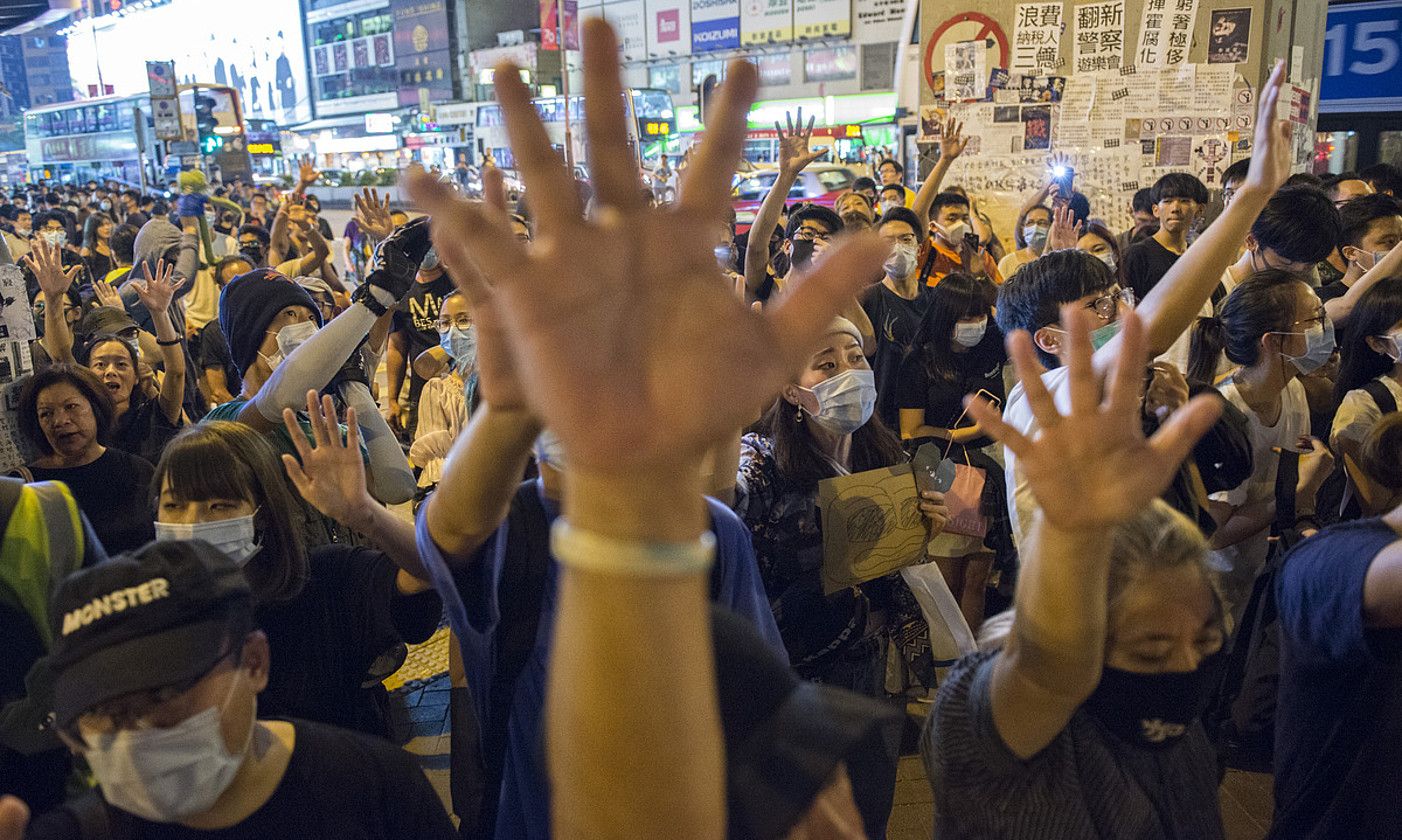 Azken asteetan, protestak ugaritu egin dira Hong Kongeko kaleetan, gazteek antolatutakoak, bereziki. ZIGOR ALDAMA.