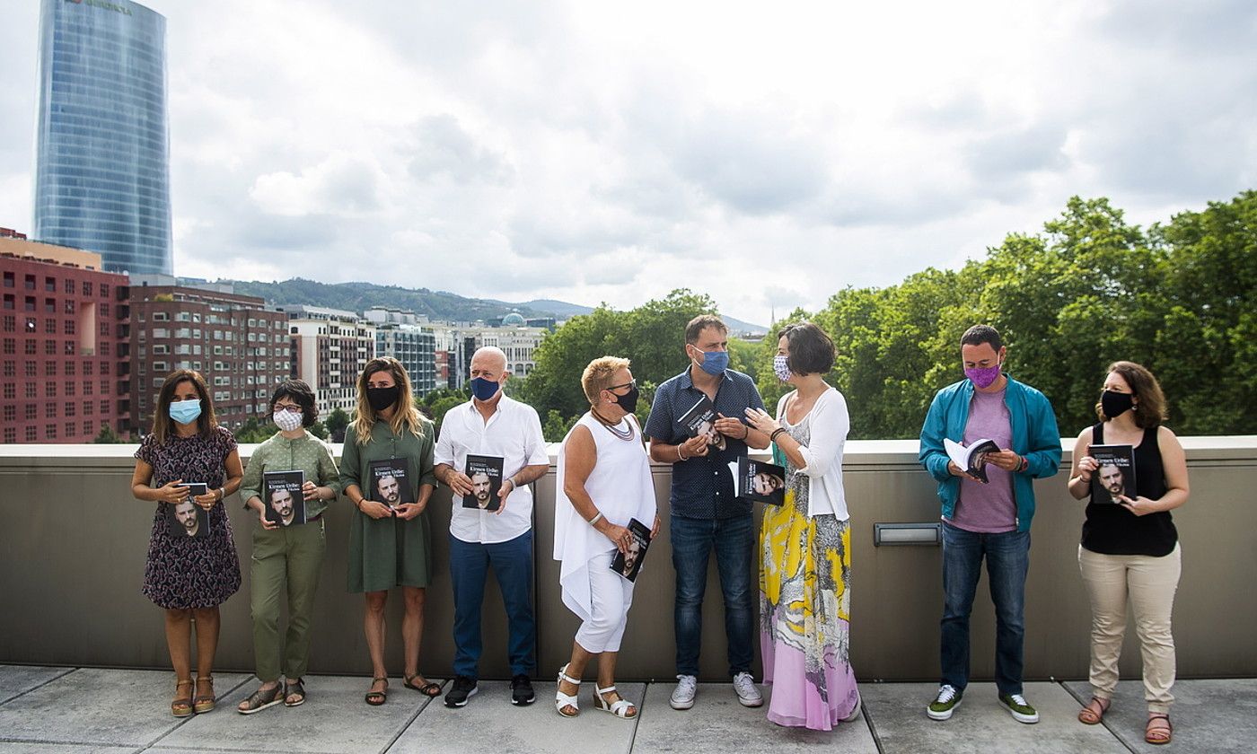 Kirmen Uribe: bizitza, fikzioa liburuaren aurkezpena, Bilboko Euskalduna jauregian. LUIS JAUREGIALTZO / FOKU.