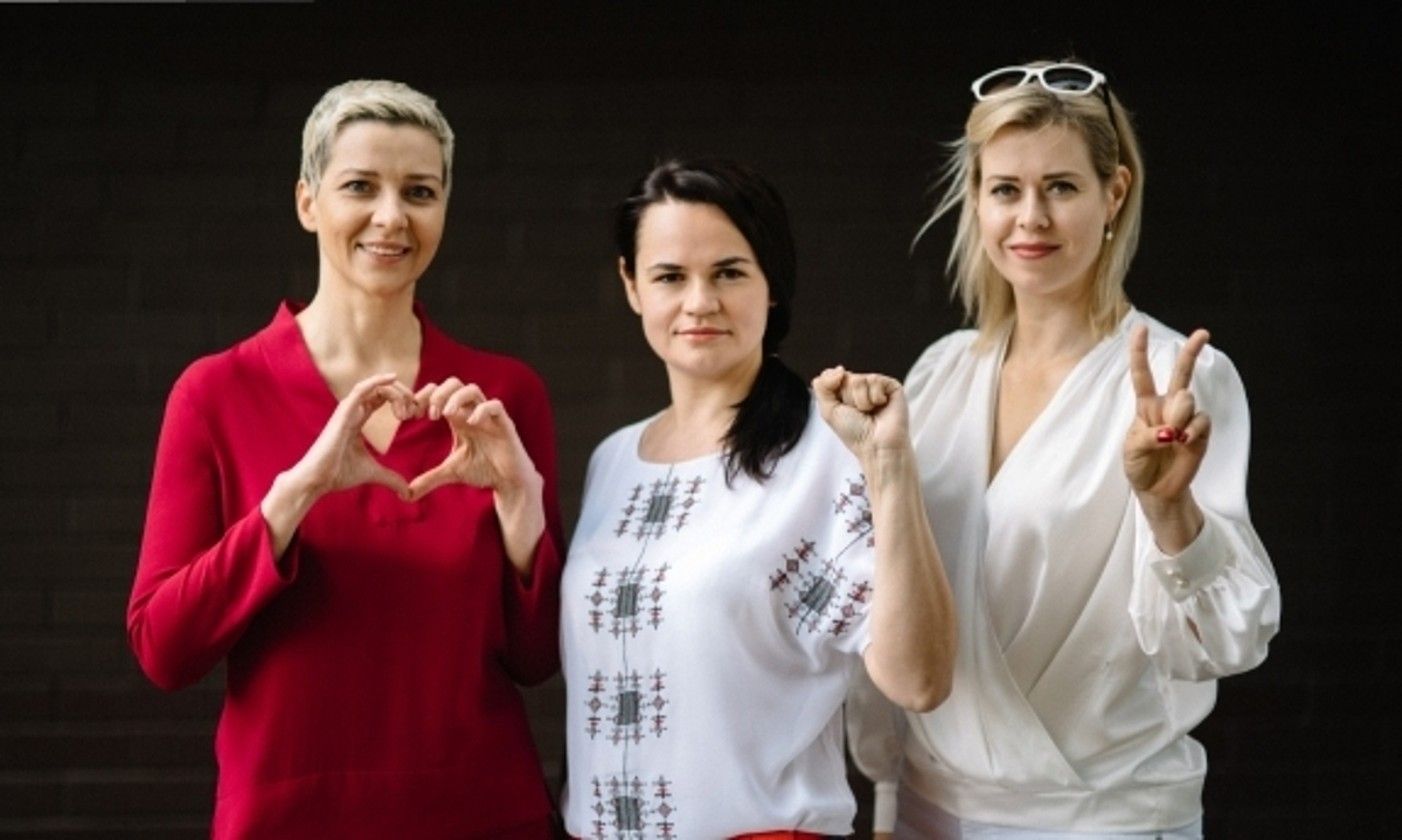 Maria Kolesnikova, Sviatlana Tsikhanouskaia eta Veronika Tsepkalo. ALEX BUSTOS. Maria Kolesnikova, Sviatlana Tsikhanouskaia eta Veronika Tsepkalo. ALEX BUSTOS.