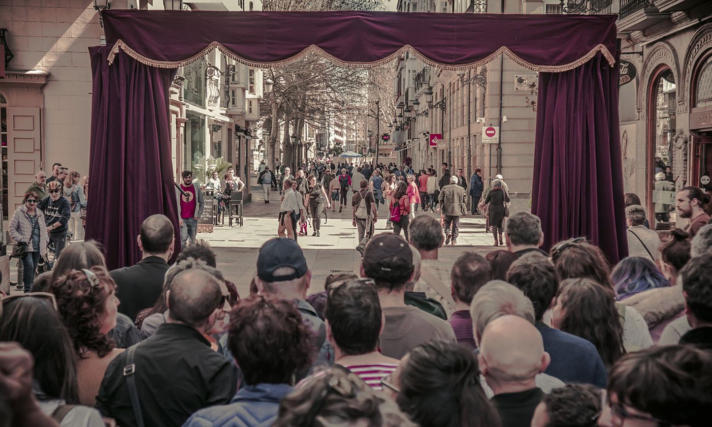 Zanguangok Al otro lado lanarekin aurrez egindako beste emanaldi baten artxoboko argazkia. ZANGUANGO.