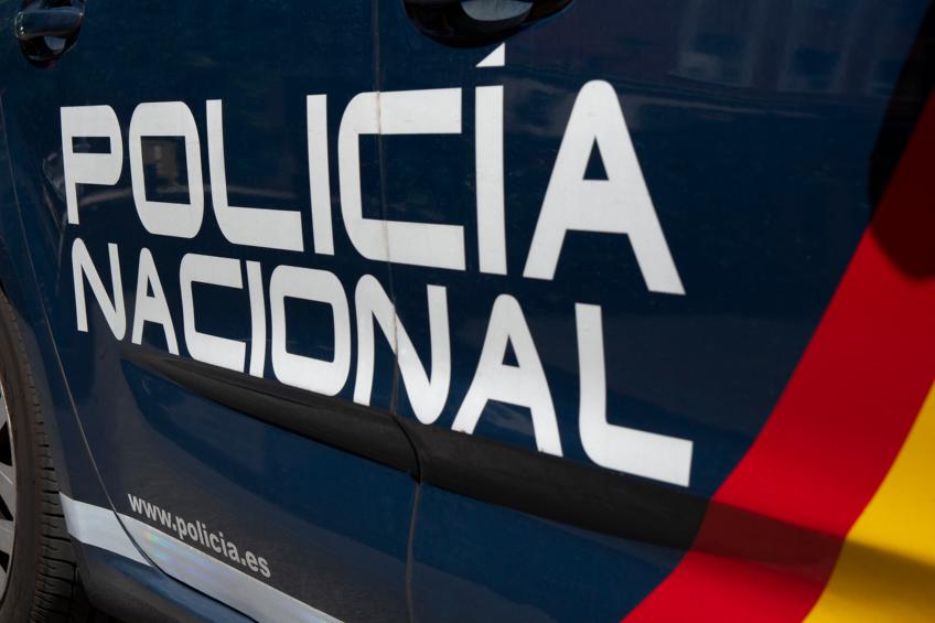 (ID_17295930573095) Espainiako Poliziaren automobil bat