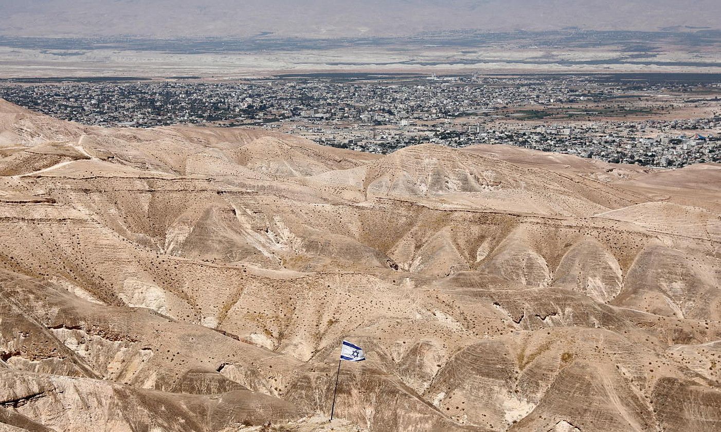 Mitzpe Yeriho, Israelek Palestinako eremu okupatuan dituen kokaguneetako bat, artxiboko irudi batean. ABIR SULTAN / EFE.