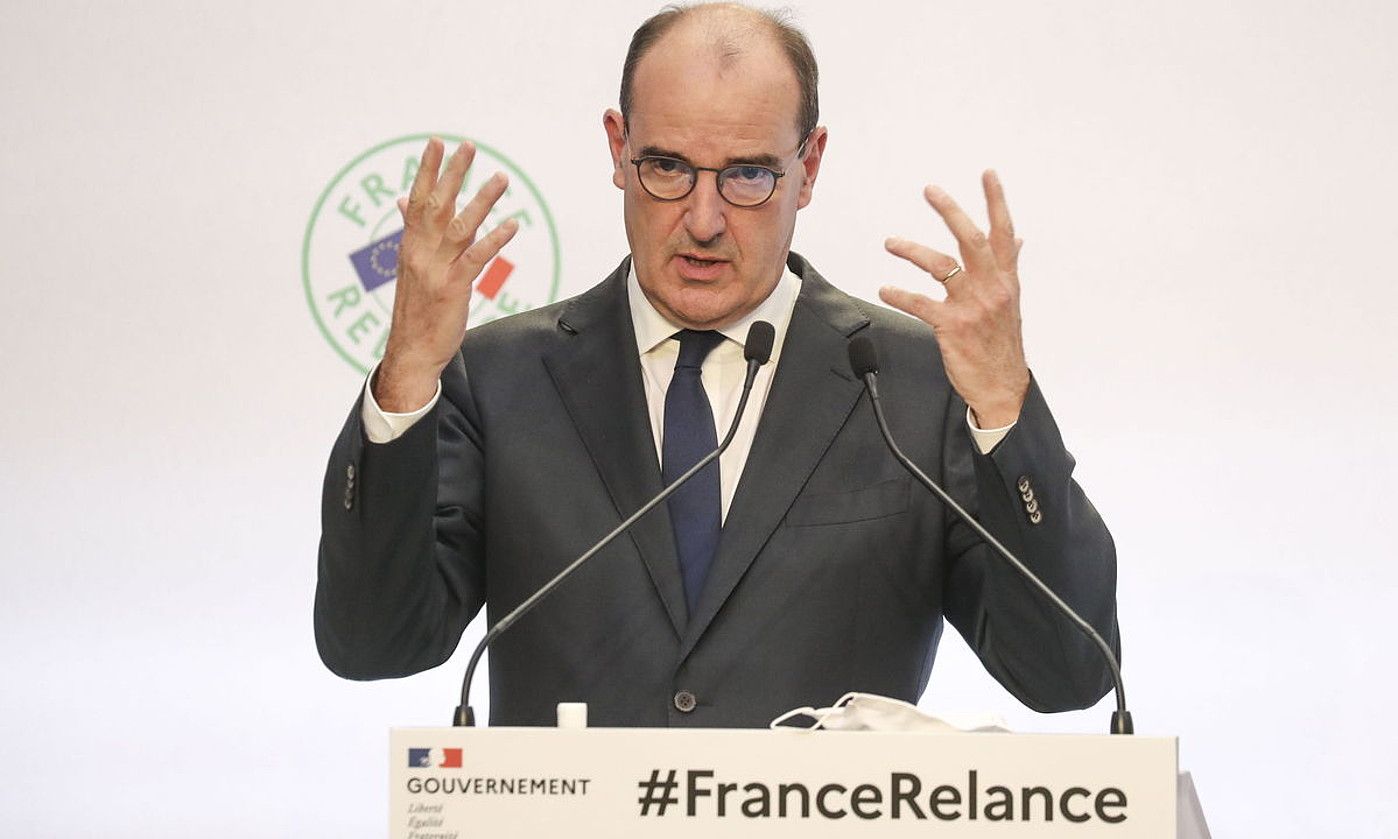 Jean Castex Frantziako lehen ministroa France Relance plana aurkezten, atzo, Parisen. LUDOVIC MARIN / EFE.