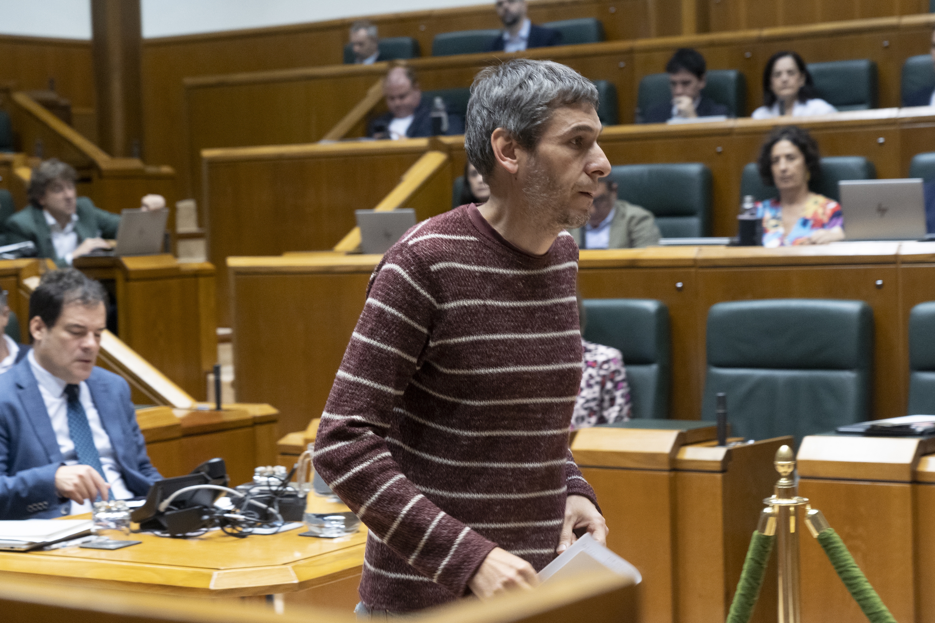 Jon Hernandez Sumarreko parlamentaria, Eusko Legebiltzarreko lehengo asteko osoko bilkuran. RAUL BOGAJO / FOKU