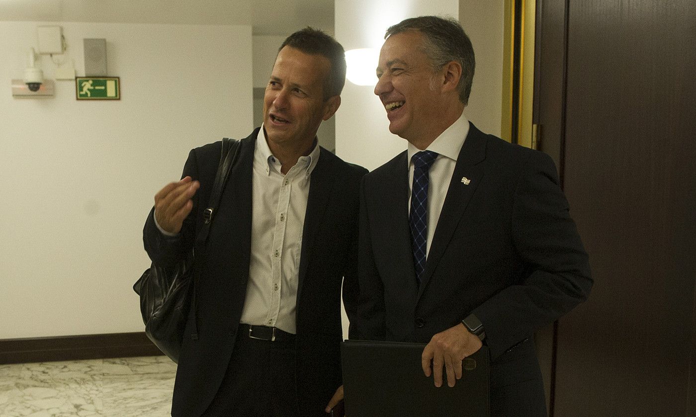 Jokin Bildarratz eta Iñigo Urkullu, Eusko Legebiltzarrean, artxiboko irudi batean. RAUL BOGAJO / FOKU. Jokin Bildarratz eta Iñigo Urkullu, Eusko Legebiltzarrean, artxiboko irudi batean. RAUL BOGAJO / FOKU.